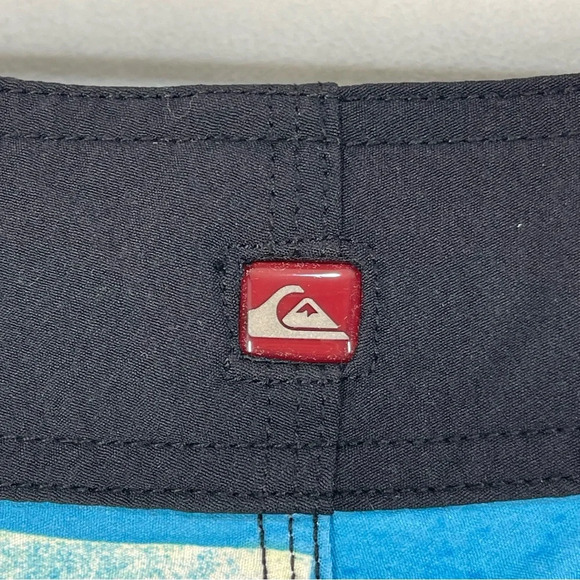 Quicksilver Cypher Boardshorts Trunks Beach Surf Play Wake Swim Size 28 - Picture 4 of 8